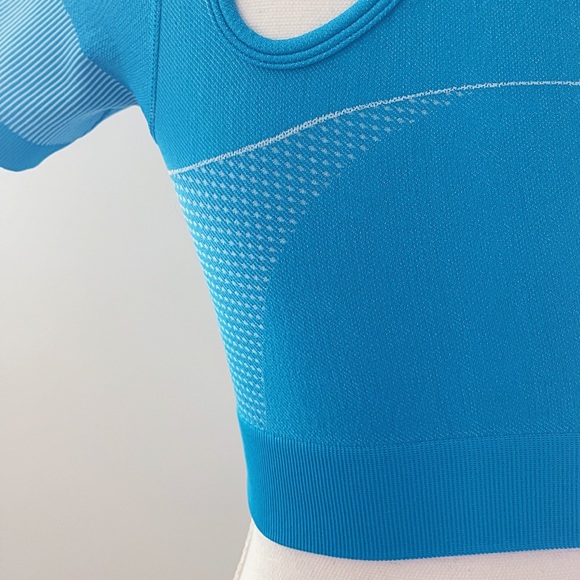 Gymshark Blue Cropped Gym Tank - Picture 8 of 11